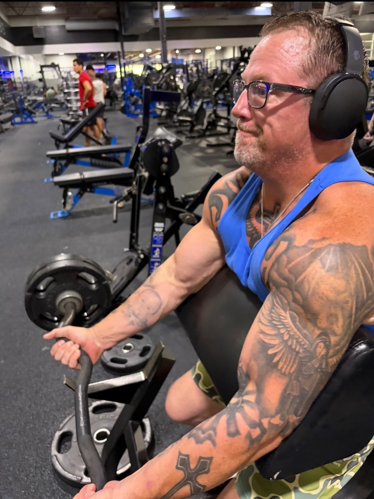Coach Bruce training arms with barbell curls